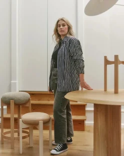 Pioneer Stool, lacquered oak/zero 0001 fra Fredericia Furniture