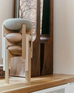 Pioneer Stool, smoked oak/zero 0001 fra Fredericia Furniture