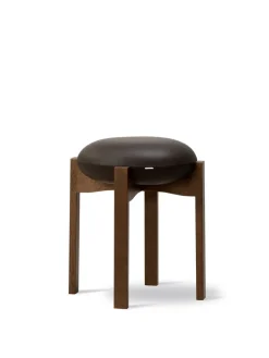 Pioneer Stool, smoked oak/zero 0001 fra Fredericia Furniture