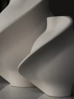 Pirout Vase 02, ceramic fra Louise Roe