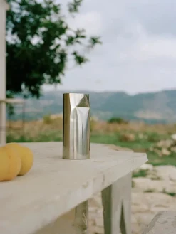 Pleat Pitcher fra New Works