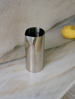 Pleat Pitcher fra New Works