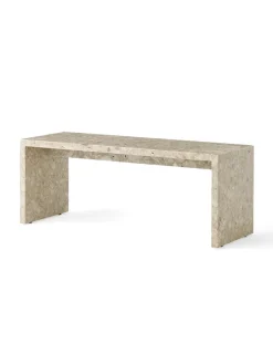 Plinth Bridge, White carrara marble fra Audo Copenhagen