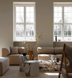 Plinth Cubic Sand Kunis Breccia marmor fra Audo Copenhagen