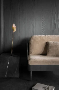 Plinth Cubic Sand Kunis Breccia marmor fra Audo Copenhagen