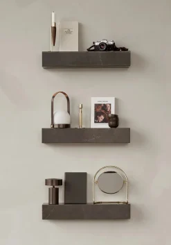 Plinth Shelf Grey Kendzo marmor fra Audo Copenhagen