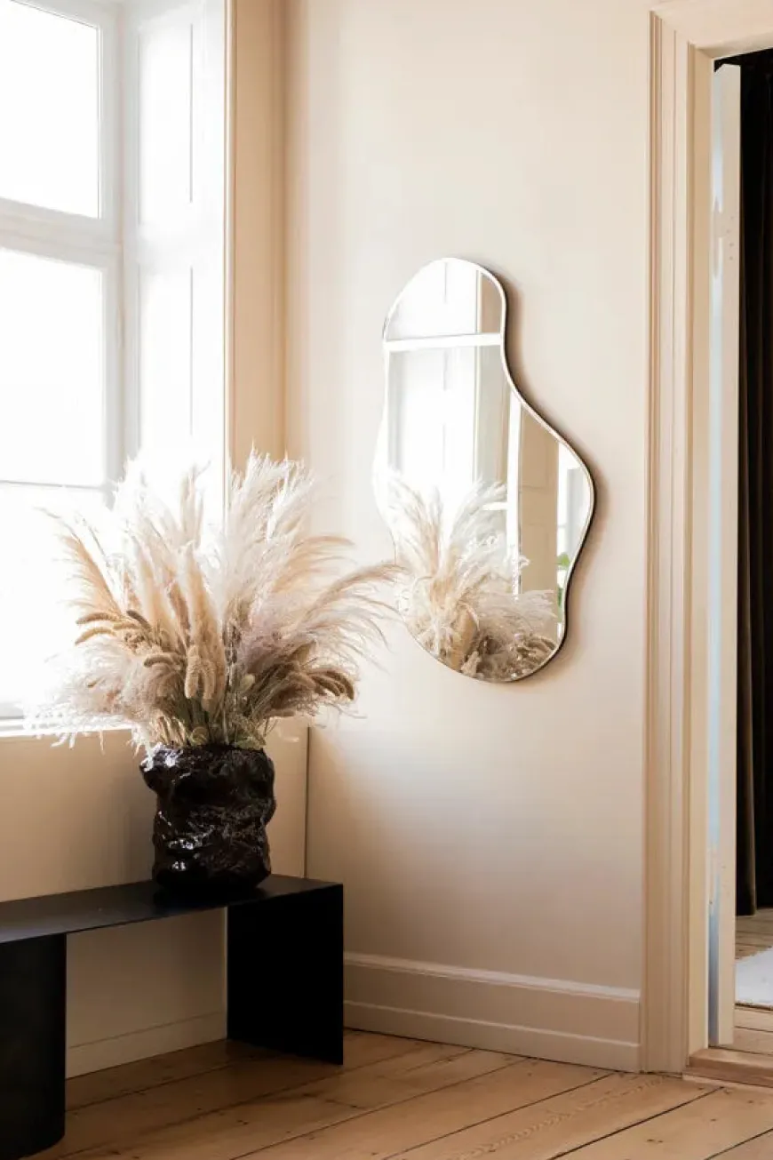 Pond Mirror stor, Dark Chrome fra Ferm Living