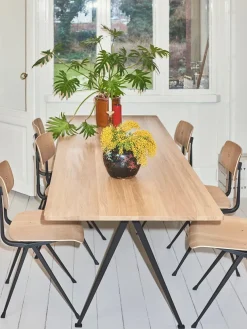 Pyramid 02 bord fra Hay