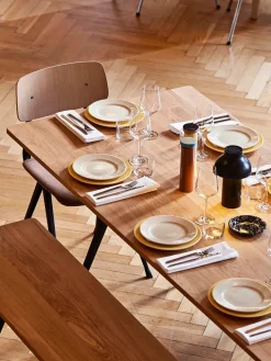 Pyramid 02 bord fra Hay