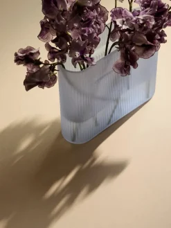 Ridge Vase, taupe frosted glass fra Muuto