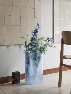 Ridge Vase, white frosted glass fra Muuto