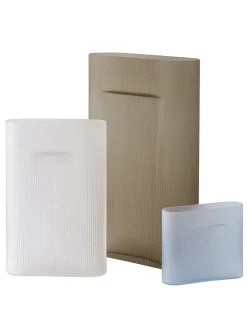 Ridge Vase, white frosted glass fra Muuto