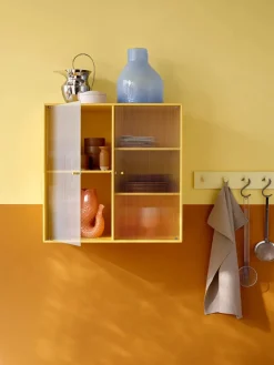 Ripple II Vitrineskab, inkl. ophæng fra Montana