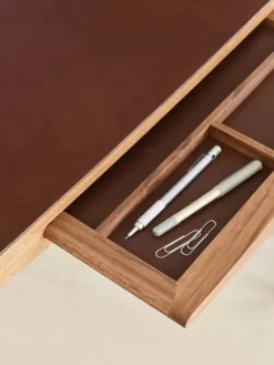 Ro skrivebord AK1310 fra Naver Collection