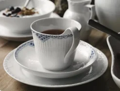 Royal Copenhagen Hvid Halvblonde, højhankskop med underkop 25 cl