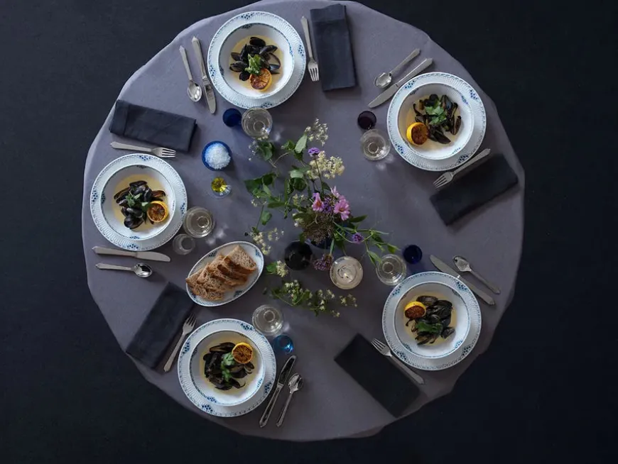 Royal Copenhagen Sort Mega Riflet, asiet 23 cm