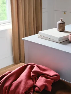 Secret Plaid, beetroot/rhubarb fra Silkeborg Uldspinderi