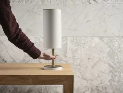 Sensorstyret håndsprit- og sæbedispenser, bordmonteret i sort fra VOLA