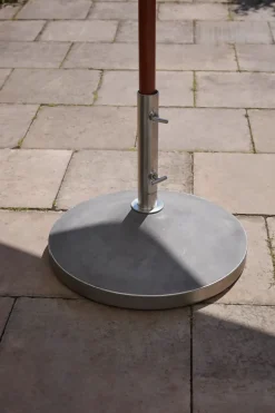 Skagerak Capri parasolfod 50 kg fra Fritz Hansen