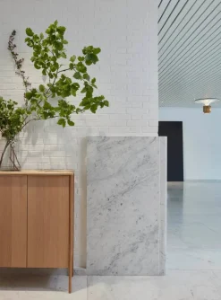 Skagerak Jut High Cabinet fra Fritz Hansen