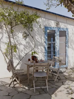 Skagerak Selandia Sæt, 2 stole og bord 75 fra Fritz Hansen