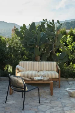 Skagerak Virkelyst 2 pers. Sofa, Golden Yellow Stripe fra Fritz Hansen