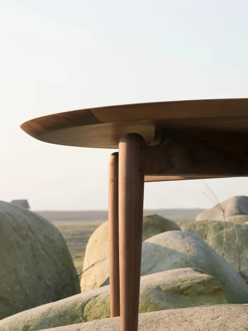 Slow Coffee Table Ø 80 cm, walnut fra Stellar Works