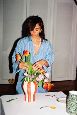 Sobremesa stripe vase fra Hay