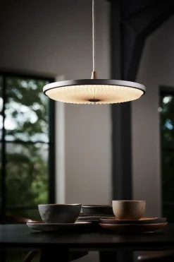 Soleil pendel small, lys eg, papir skærm fra Le Klint