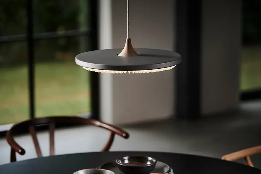 Soleil pendel small, lys eg, plast skærm fra Le Klint