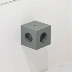 Square 2 Stikdåse med USB, sort fra Avolt