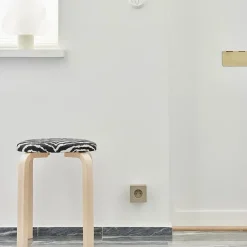 Square 2 Stikdåse med USB, sort fra Avolt