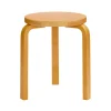 Stool 60, honey stained birk fra Artek