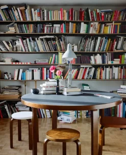 Stool 60, lakeret birk fra Artek