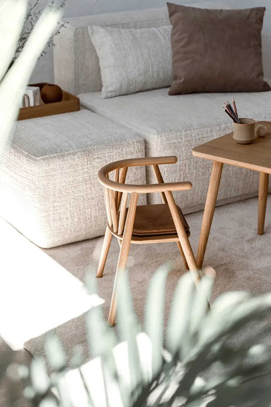 Storm Børnestol, sortlakeret eg fra Oaklings