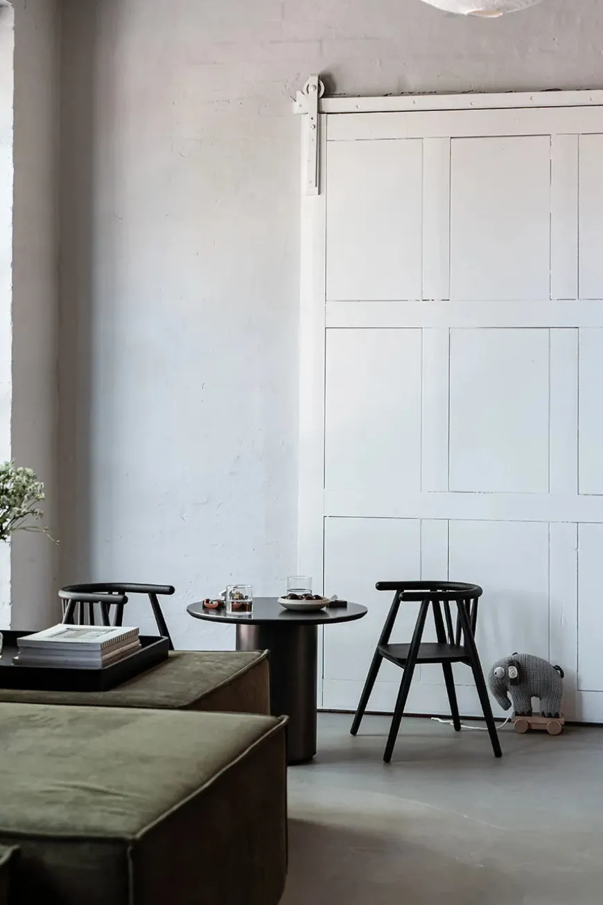 Storm Børnestol, sortlakeret eg fra Oaklings