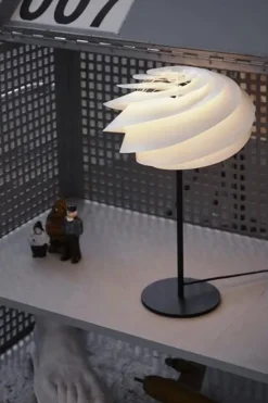 Swirl bordlampe fra Le Klint
