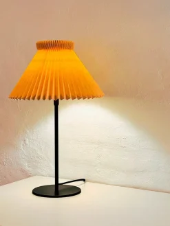 334T Bordlampe, buttermilk fra Le Klint