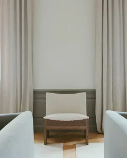 Tenon Lounge Chair, fumed oak fra New Works