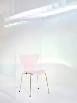 70th Anniversary Edition 3107 Spisebordsstol, 7:14 AM Blue af Arne Jacobsen