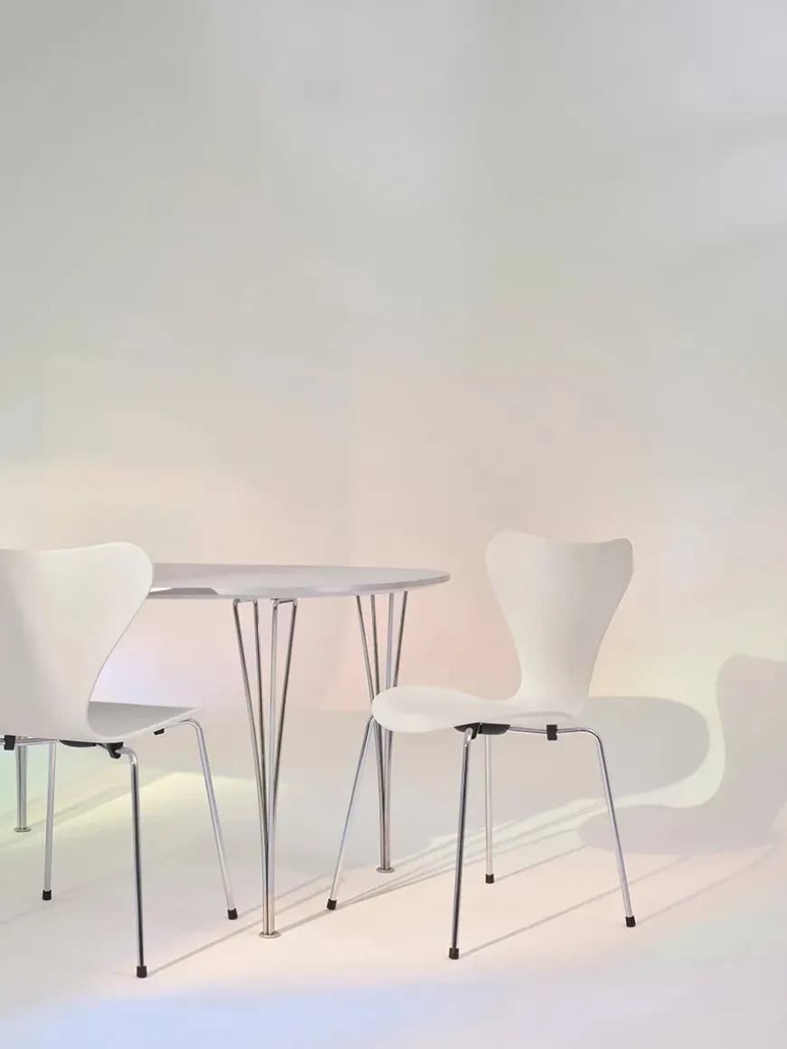 70th Anniversary Edition 3107 Spisebordsstol, 7:14 AM Beige af Arne Jacobsen