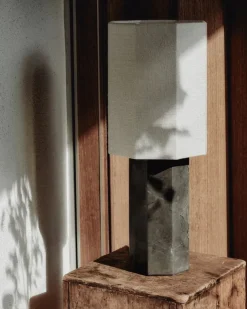 The Eight Over Eight Lamp Small, beige travertine fra Louise Roe