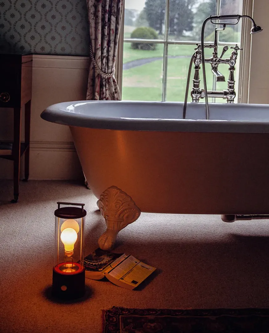 The Muse Portable Lampe, Pomona Red fra Tala