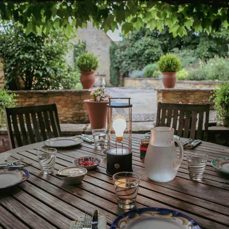 The Muse Portable Lampe, Pomona Red fra Tala