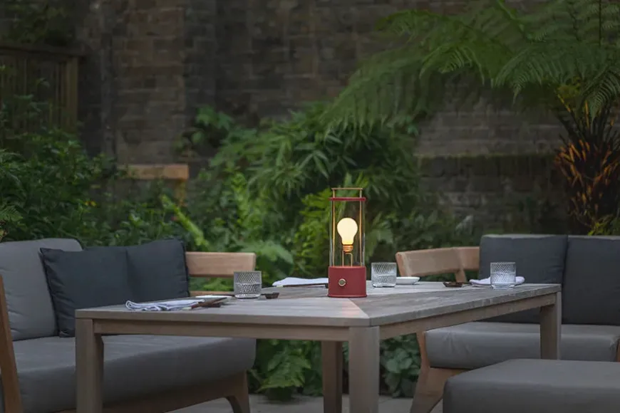 The Muse Portable Lampe, Pomona Red fra Tala