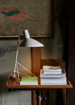 Tripod HM9 Bordlampe af Hvidt & Mølgaard