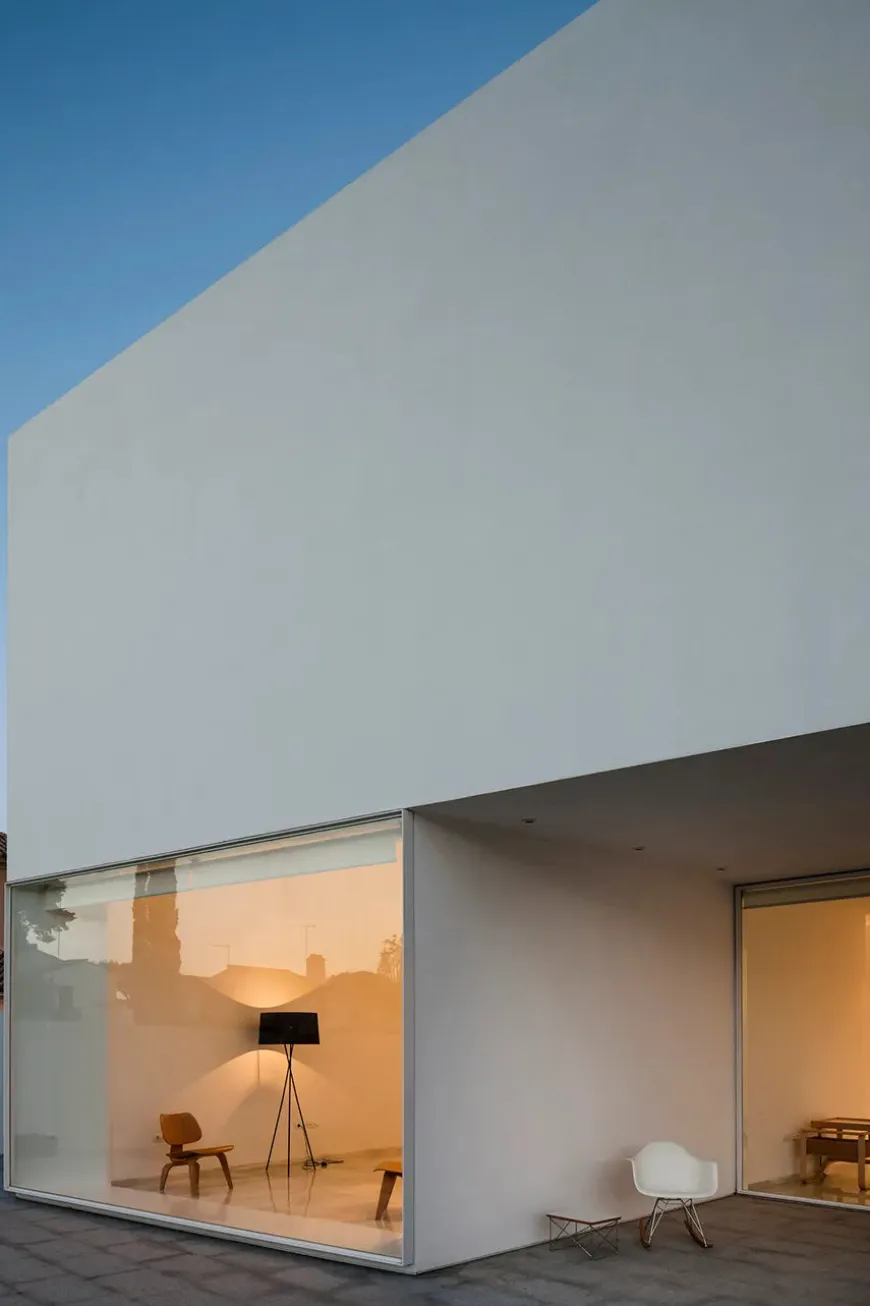 Tripode Gulvlampe fra Santa and Cole, red-amber (G5)