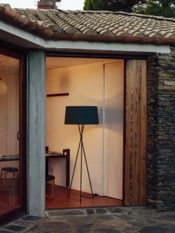 Tripode Gulvlampe fra Santa and Cole, bretona stripe (G5)