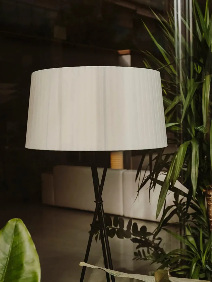 Tripode Gulvlampe fra Santa and Cole, terracotta (G5)