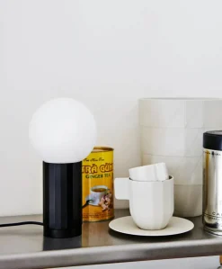 Turn On bordlampe fra Hay